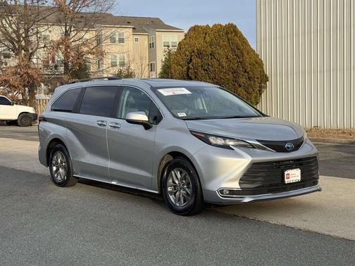 2024 Toyota Sienna XLE