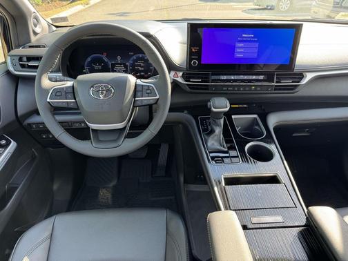 Midnight Black Metallic 2026 Toyota Sienna Woodland Edition