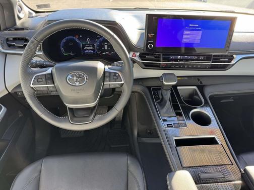 2025 Toyota Sienna XSE 7 Passenger