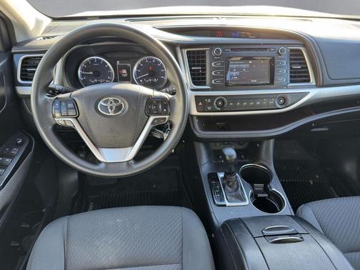 Celestial Silver Metallic 2018 Toyota Highlander LE