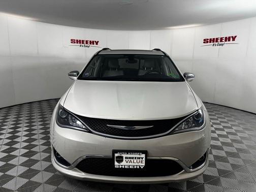 Tusk White 2017 Chrysler Pacifica Limited