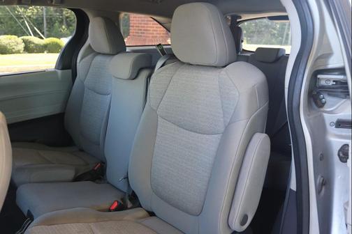 2023 Toyota Sienna LE