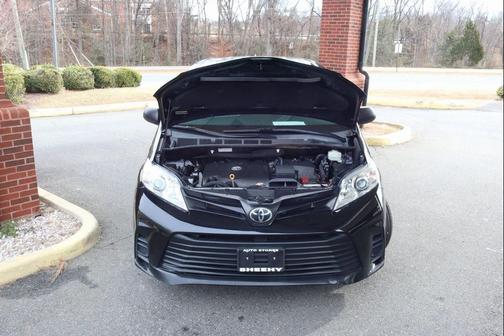 2020 Toyota Sienna SE
