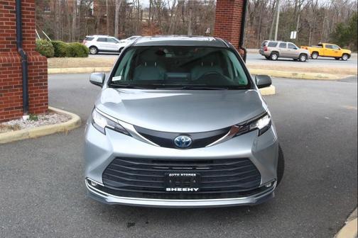 2023 Toyota Sienna XLE