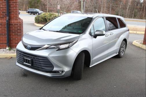 2023 Toyota Sienna XLE