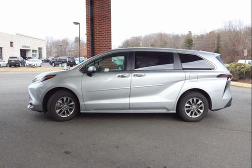 2023 Toyota Sienna XLE