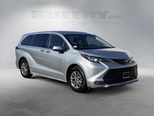 2023 Toyota Sienna XLE