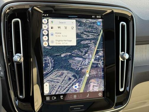 2024 Volvo XC40 B5 Ultimate Bright Theme