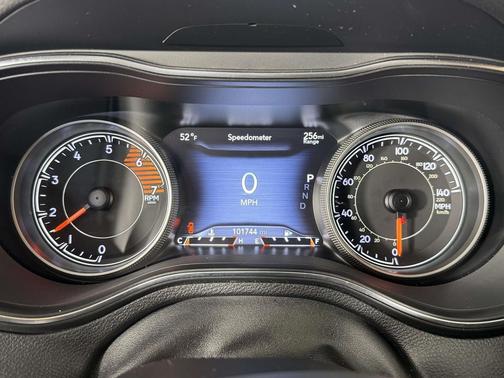 Granite Crystal Metallic Clearcoat 2019 Jeep Cherokee Trailhawk Elite