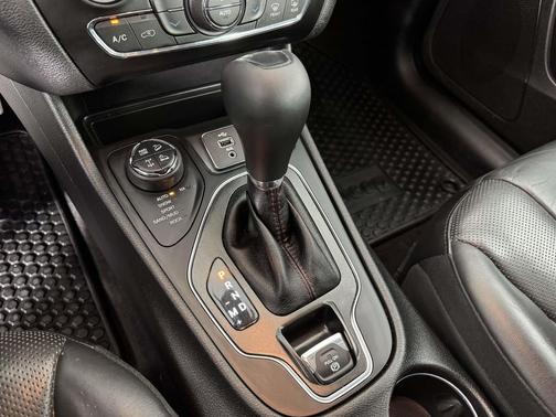 2019 Jeep Cherokee Trailhawk Elite