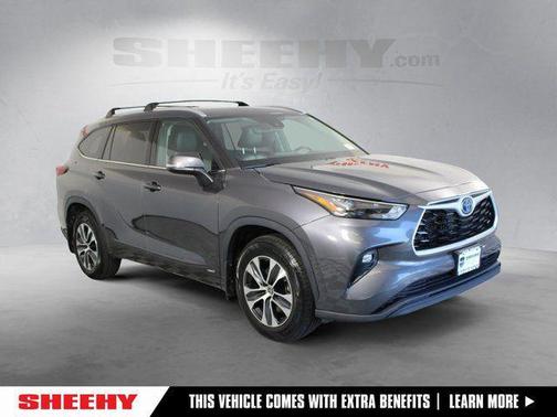 Magnetic Gray Metallic 2022 Toyota Highlander Hybrid XLE