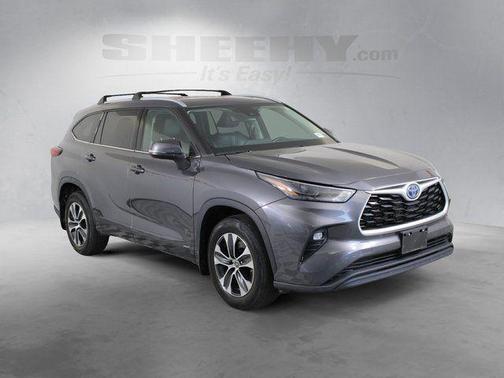 Magnetic Gray Metallic 2022 Toyota Highlander Hybrid XLE