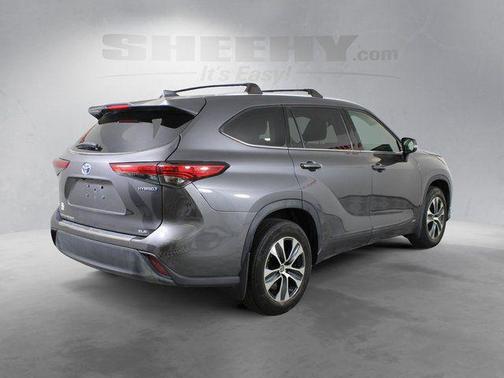 Magnetic Gray Metallic 2022 Toyota Highlander Hybrid XLE