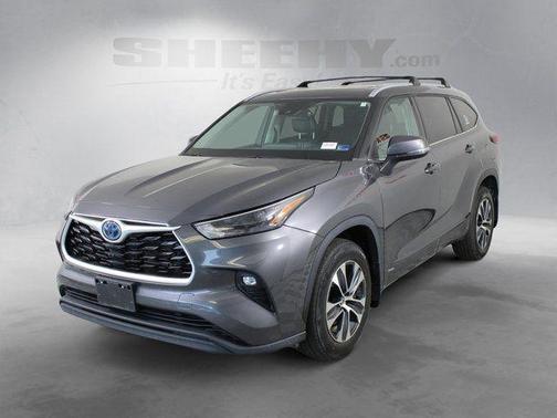 Magnetic Gray Metallic 2022 Toyota Highlander Hybrid XLE