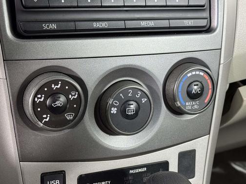 2012 Toyota Corolla LE