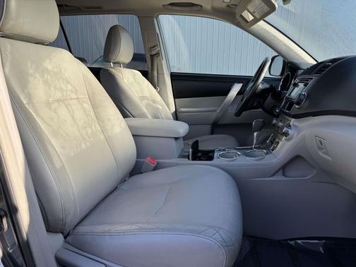 2013 Toyota Highlander SE