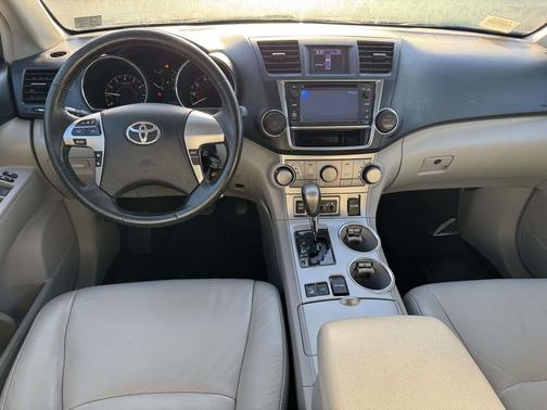 2013 Toyota Highlander SE