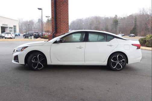 2023 Nissan Altima SR FWD