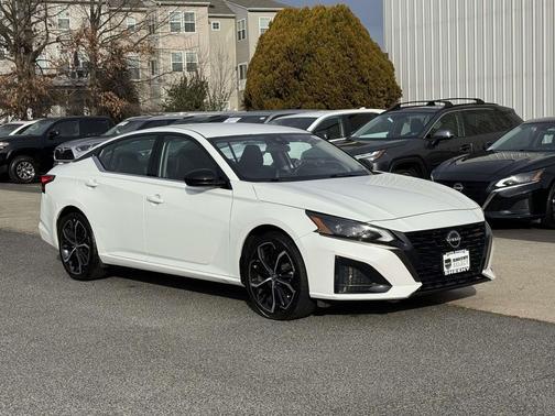 2023 Nissan Altima SR FWD