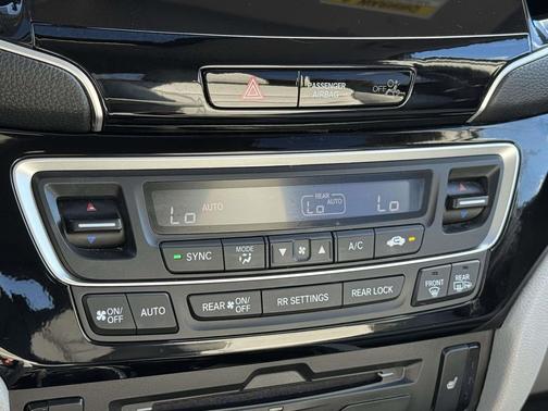 2021 Honda Pilot Touring 8-Passenger