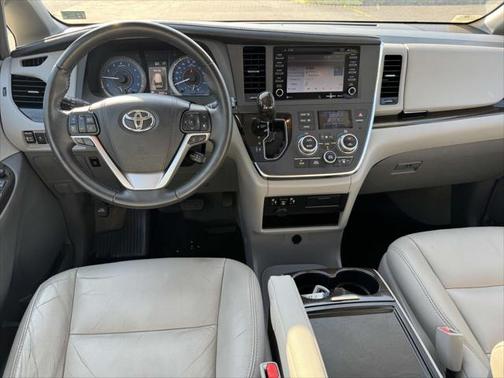 2018 Toyota Sienna XLE