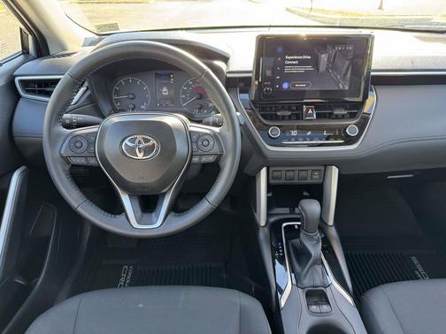 2025 Toyota Corolla Cross LE