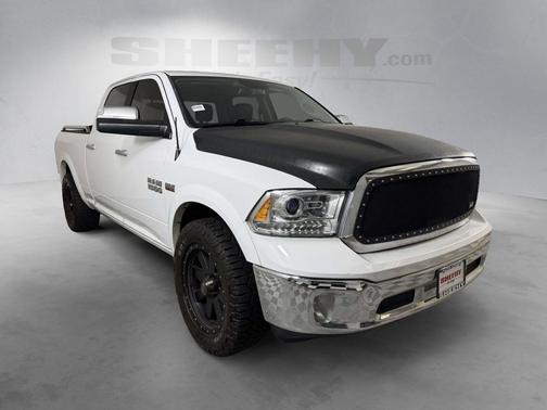 Bright White Clearcoat 2017 RAM 1500 Laramie