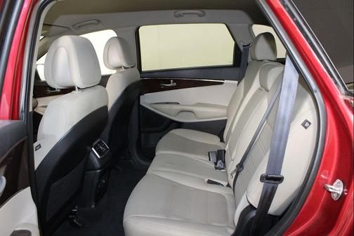 Red 2016 Kia Sorento LX