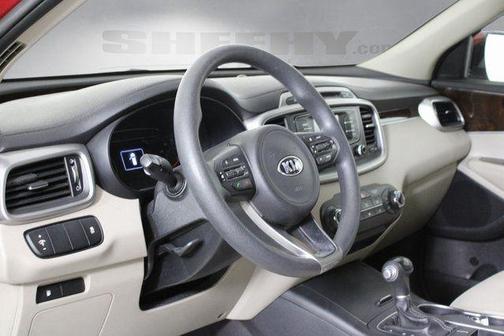 Red 2016 Kia Sorento LX