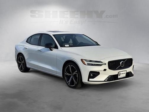 2024 Volvo S60 B5 Plus Dark Theme