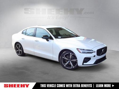 2024 Volvo S60 B5 Plus Dark Theme