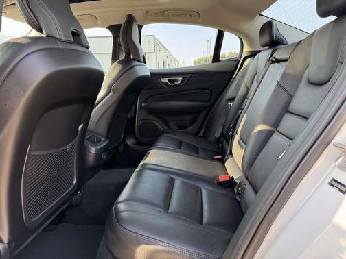 2024 Volvo S60 B5 Plus Dark Theme