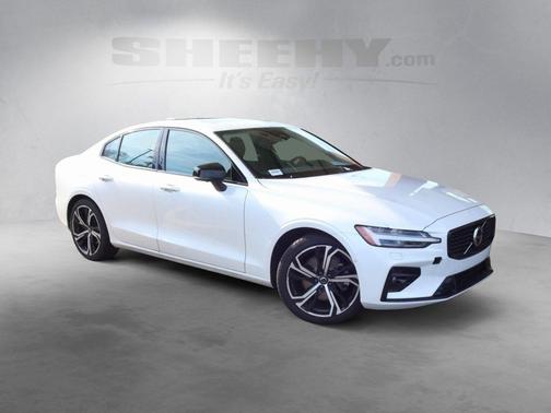 2024 Volvo S60 B5 Plus Dark Theme