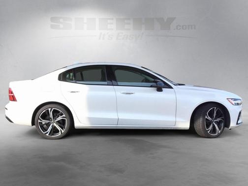 2024 Volvo S60 B5 Plus Dark Theme