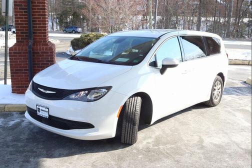 2023 Chrysler Voyager LX