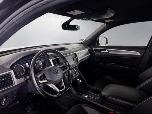 Deep Black Pearl 2020 Volkswagen Atlas Cross Sport 3.6L V6 SE w/Technology