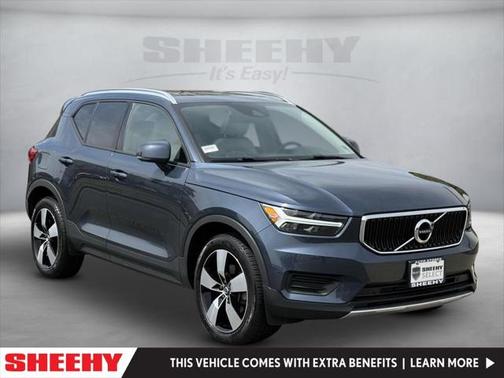 2022 Volvo XC40 T5 Momentum