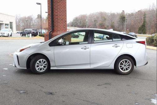 2022 Toyota Prius LE