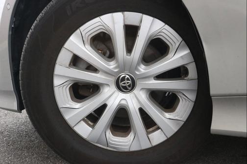 2022 Toyota Prius LE