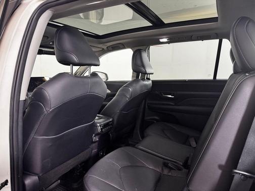 Coastal Cream 2024 Toyota Grand Highlander Limited