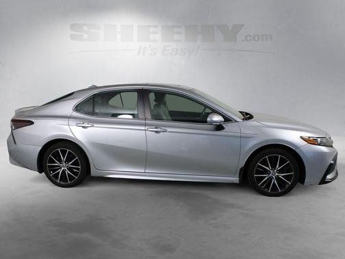 Celestial Silver Metallic 2022 Toyota Camry SE