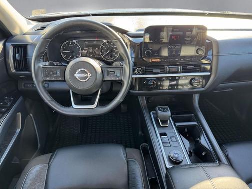 2022 Nissan Pathfinder SL 4WD