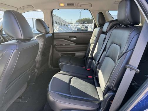 2022 Nissan Pathfinder SL 4WD