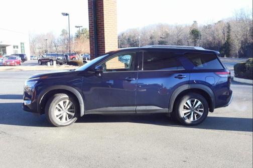 2022 Nissan Pathfinder SL 4WD