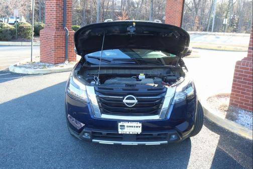 2022 Nissan Pathfinder SL 4WD