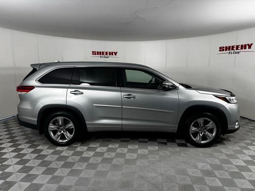 Celestial Silver Metallic 2017 Toyota Highlander Limited