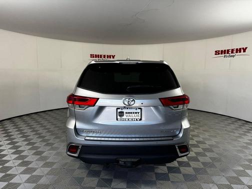 Celestial Silver Metallic 2017 Toyota Highlander Limited