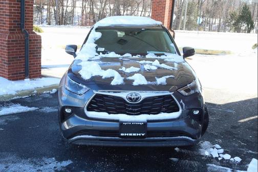 2022 Toyota Highlander LE