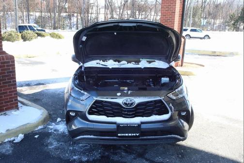 2022 Toyota Highlander LE