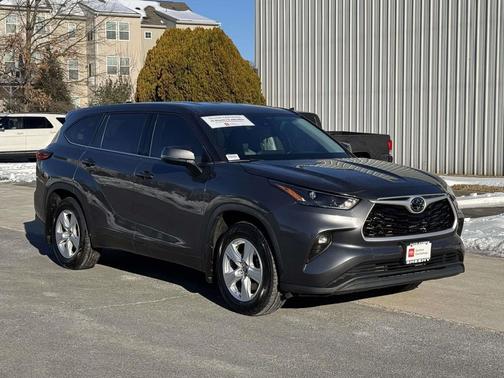2022 Toyota Highlander LE